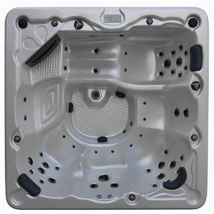 Bồn tắm nóng lớn